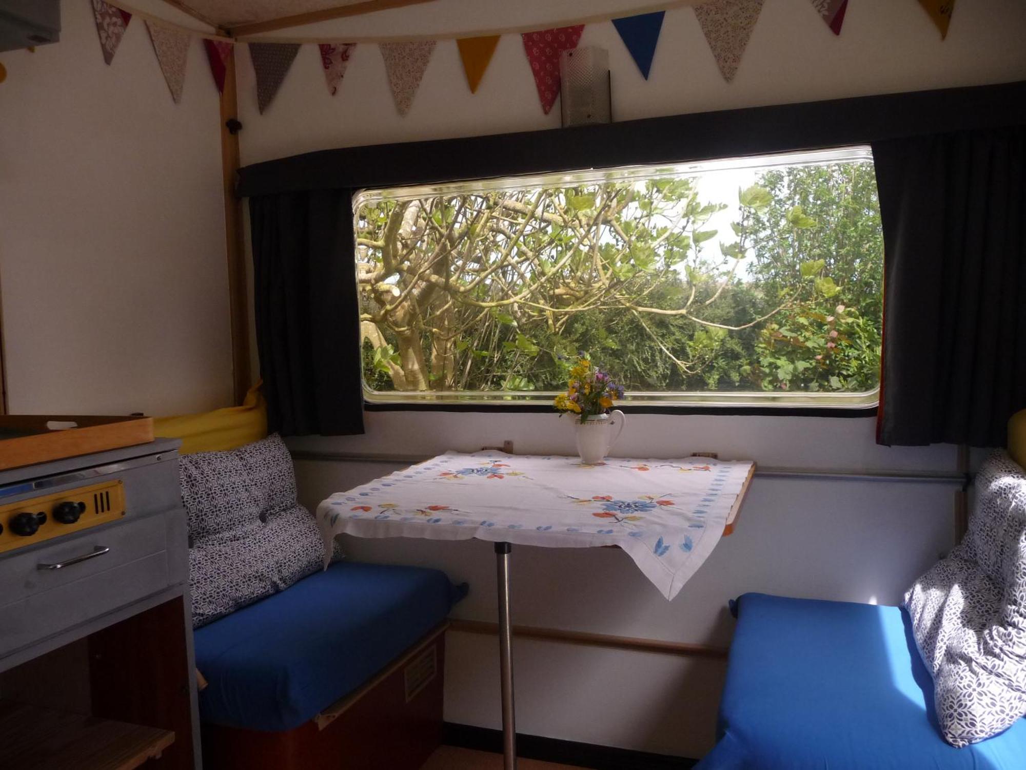 Bretagne Chambre D'Hotes Suite 53M2 Et Caravane Vintage Avec Cuisine Et Salle De Bains Privees Brittany B&B 53M2 Suite And Vintage Caravan Glamping With Private Kitchen And Bathroom Pleumeur-Gautier Eksteriør bilde