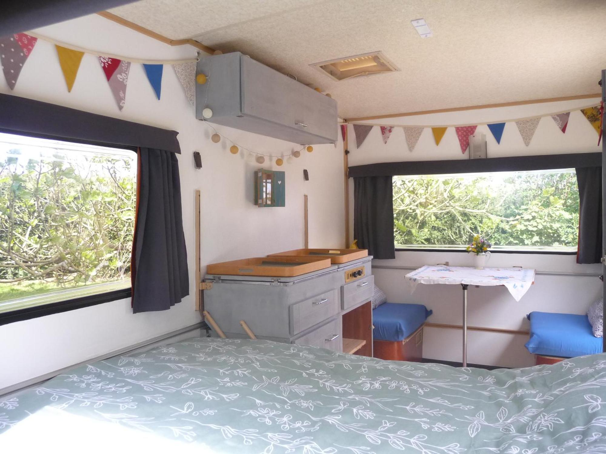 Bretagne Chambre D'Hotes Suite 53M2 Et Caravane Vintage Avec Cuisine Et Salle De Bains Privees Brittany B&B 53M2 Suite And Vintage Caravan Glamping With Private Kitchen And Bathroom Pleumeur-Gautier Eksteriør bilde